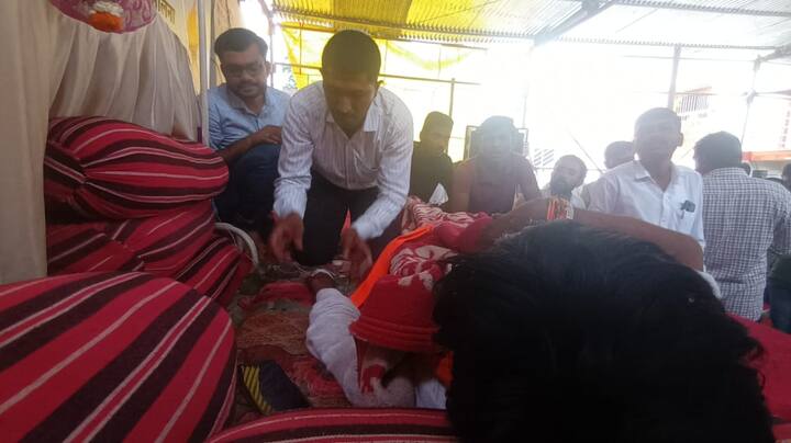 सध्या एक सलाईन लावण्यात आले असून, त्यांची प्रकृती पाहता पुढील निर्णय घेण्यात येणार असल्याचं डॉक्टर म्हणाले आहेत.