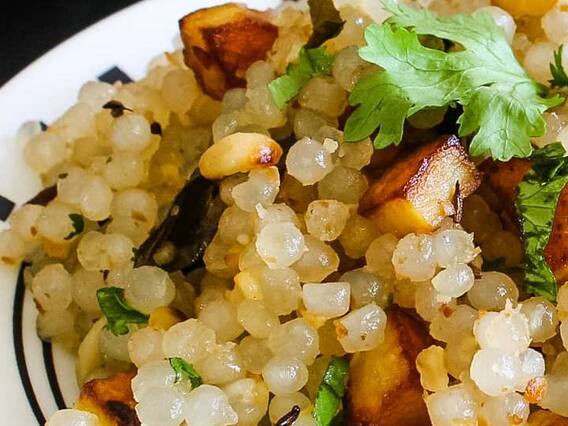 Sabudana Khichdi: साबूदाना की खीर खाकर पक गए हैं तो व्रत में ट्राई करें इसकी शानदार खिचड़ी, स्वाद नहीं भूल पाएंगे