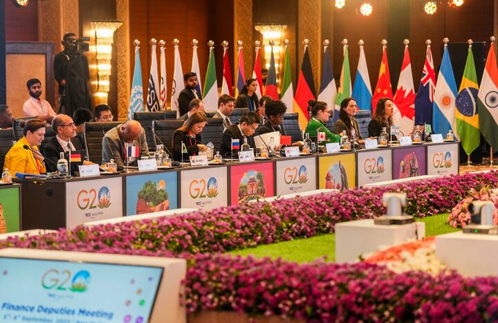 दरवर्षी या देशांचे राष्ट्रप्रमुख एकाच ठिकाणी भेटतात आणि अनेक मुद्द्यांवर चर्चा करतात. पूर्वी केवळ सर्व देशांचे अर्थमंत्री यात सहभागी होत असत, मात्र आता अनेक स्तरावरील नेते यात सहभागी होतात.