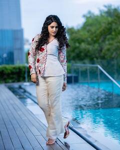 Sravanthi Chokarapu: ట్రెండీ డ్రెస్సులో బిగ్ బాస్ భామ స్రవంతి చొక్కారపు