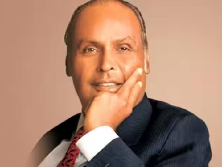 भारत लौटने के बाद इस जोड़ी ने 1960 के दशक की शुआत में रिलायंस कमर्शियल कॉर्पोरेश की स्थापना की. कंपनी का प्रारंभिक फोकस यमन को मसाले और पॉलिएस्टर यार्न का निर्यात करना था. 15,000 रुपये के लागत के साथ मुंबई में इसका पहला कार्यालय बनाया गया था.