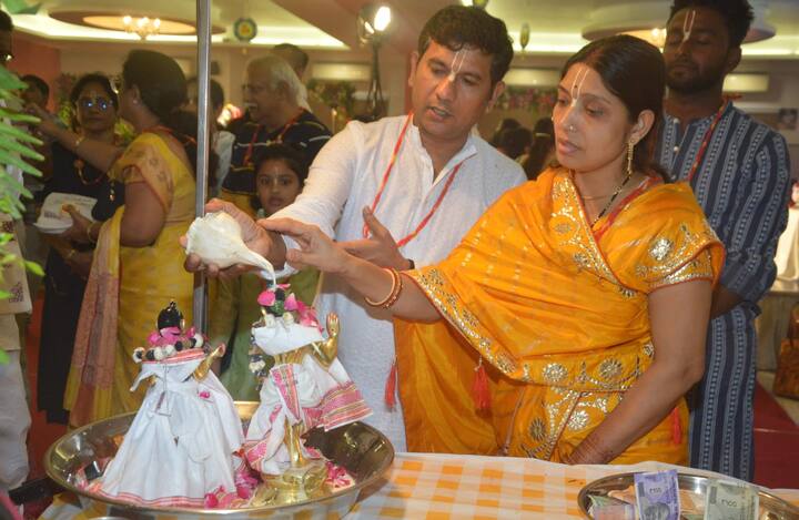 मंदिराचे उपाध्यक्ष संजय भोसले, संपर्क प्रमुख जनार्दन चितोडे, उत्सव समन्वयक अनंतगोप प्रभू, प्रसाद कारखानीस, भक्ती भोसले यांसह विविध क्षेत्रातील मान्यवर यावेळी उपस्थित होते.