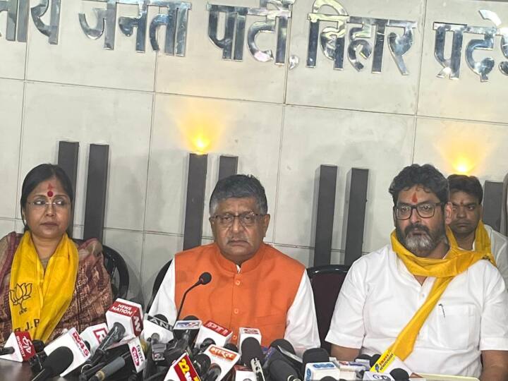 Ravi Shankar Prasad ने सनातन के मुद्दे पर 'इंडिया' को घेरते हुए नेहरू से लेकर राहुल तक का लिया नाम, कहा- 'हिन्दू आस्था को बदनाम...' Ravi Shankar Prasad attacked Rahul Gandhi and Lalu Yadav including India on issue of Sanatan ann Ravi Shankar Prasad ने सनातन के मुद्दे पर 'इंडिया' को घेरते हुए नेहरू से लेकर राहुल तक का लिया नाम, कहा- 'हिन्दू आस्था को बदनाम...'
