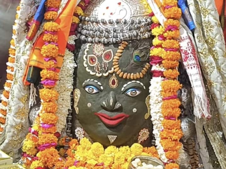 Janmashtami 2023 Mahakal was seen in the colors of Lord Krishna a wonderful sight on Janmashtami ANN Janmashtami 2023: भगवान श्री कृष्ण के रंग में रंगे नजर आए महाकाल, दिखा अद्भुत नजारा, देखें खास तस्वीरें
