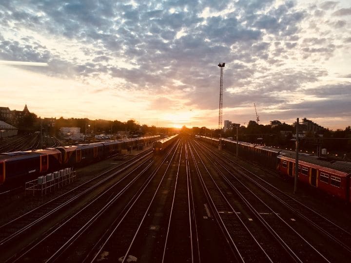 Indian Railways में कितनी तरह की होती हैं पटरियां, हर एक की है अलग ख़ासियत Indian Railways How many types of tracks are there each one has a different specialty know it Indian Railways में कितनी तरह की होती हैं पटरियां, हर एक की है अलग ख़ासियत