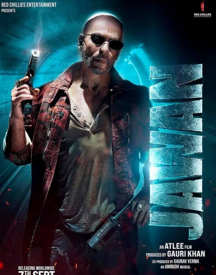 Shah Rukh Khan: ਸਭ ਤੋਂ ਪਹਿਲਾਂ ਗੱਲ ਕਰੀਏ ਇੰਡਸਟਰੀ ਦੇ ਕਿੰਗ ਖਾਨ ਸ਼ਾਹਰੁਖ ਖਾਨ ਦੀ। ਉਨ੍ਹਾਂ ਨੇ 'ਜਵਾਨ' ਲਈ 100 ਕਰੋੜ ਰੁਪਏ ਦੀ ਭਾਰੀ ਫੀਸ ਲਈ ਹੈ। ਇਸ ਤੋਂ ਇਲਾਵਾ ਇਹ ਵੀ ਖਬਰਾਂ ਹਨ ਕਿ ਅਦਾਕਾਰ ਨੂੰ ਫਿਲਮ 'ਚ ਹੋਣ ਵਾਲੇ ਮੁਨਾਫੇ ਦਾ 60 ਫੀਸਦੀ ਹਿੱਸਾ ਵੀ ਮਿਲੇਗਾ।