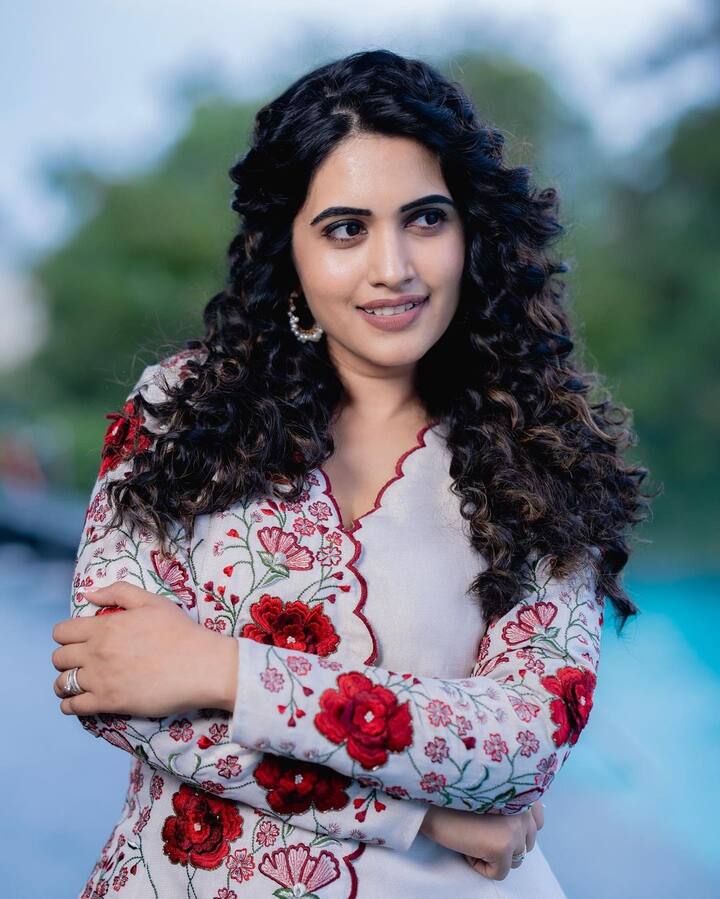 స్రవంతి చొక్కారపు అందమైన ఫోటోలు -Image credit: Sravanthi Chokarapu/Instagram