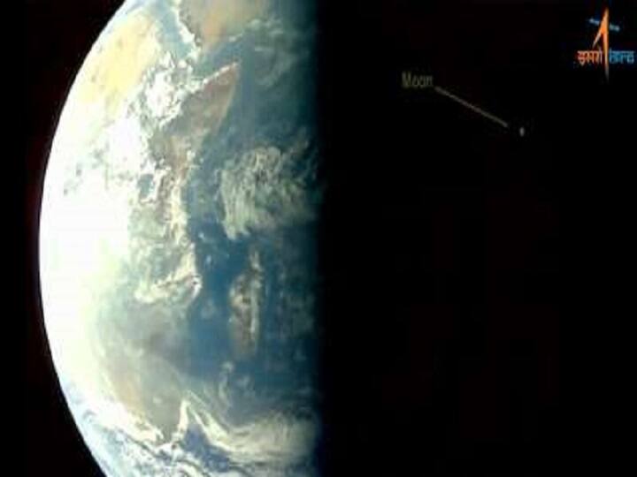 Aditya L1 takes a selfie and  images of the Earth and the Moon ISRO tweets Aditya L1 Selfie: செல்பி எடுத்து அனுப்பிய ஆதித்யா விண்கலம்.. பூமியின் பிரம்மாண்டத்தில் கடுகளவு நிலவு