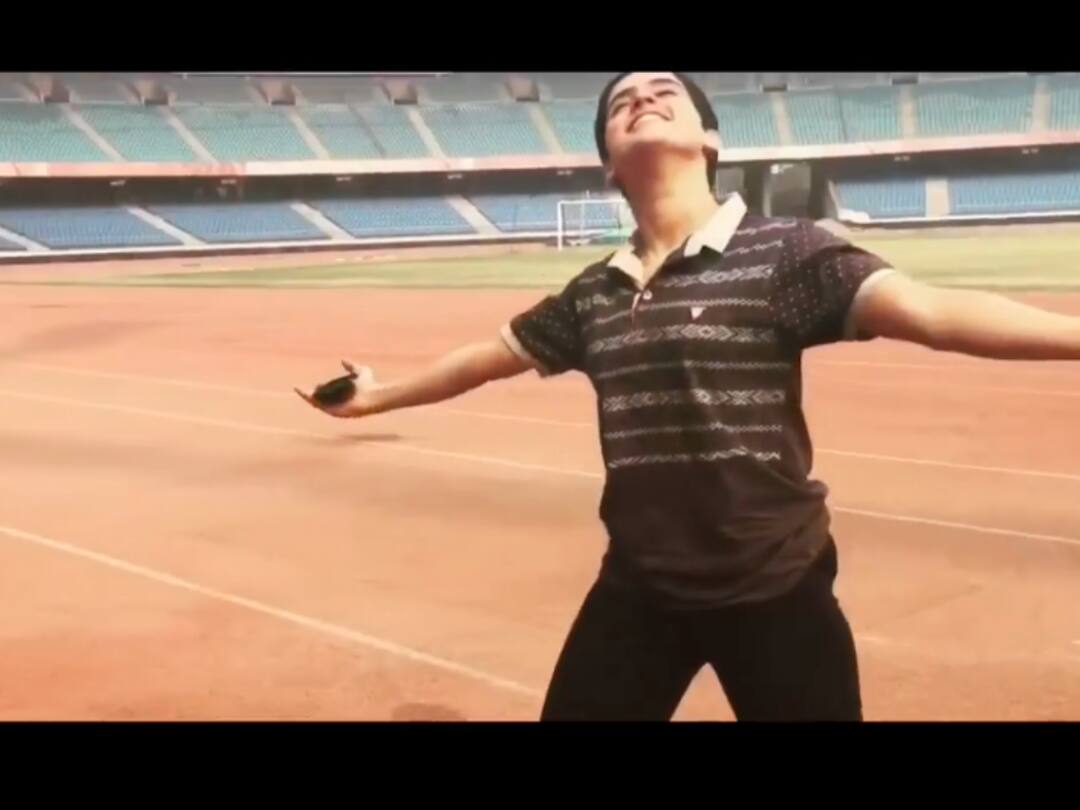 Sanya Malhotra Shares Throwback Video Of Copying Jawan Co-Star Shah Rukh Khan's Pose Jawan Sanya Malhotra Manifested Working With Shah Rukh Khan, Shares Throwback Video Of Copying SRK Sanya Malhotra Shares Throwback Video Of Copying Jawan Co-Star Shah Rukh Khan's Pose