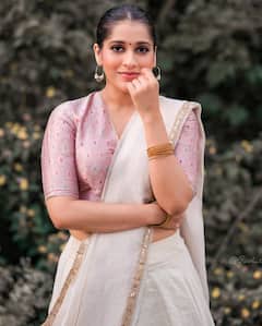 రష్మీ గౌతమ్ క్యూట్ స్మైల్ కి - ఎవరైనా ఫిదా అవ్వాల్సిందే!