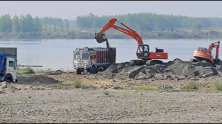 Government strictness on illegal mining action will be taken against the concerned officials Amritsar News: ਨਾਜਾਇਜ਼ ਮਾਈਨਿੰਗ ਨੂੰ ਲੈ ਕੇ ਸਰਕਾਰ ਦੀ ਸਖਤੀ, ਸਬੰਧਤ ਅਧਿਕਾਰੀਆਂ ਵਿਰੁੱਧ ਹੋਵੇਗੀ ਕਾਰਵਾਈ:  ਜੌੜਾਮਾਜਰਾ