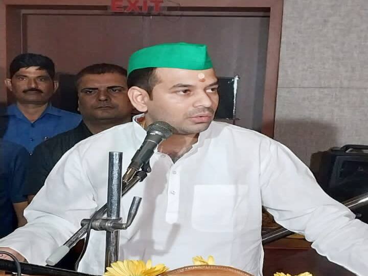 RJD leader Tej Pratap Yadav questions about BJP on the issue of India vs Bharat Bharat vs India: इंडिया बनाम भारत के मुद्दे पर तेज प्रताप यादव की हुई एंट्री, BJP को लेकर सवाल करते हुए बोले- 'इसका नाम...'