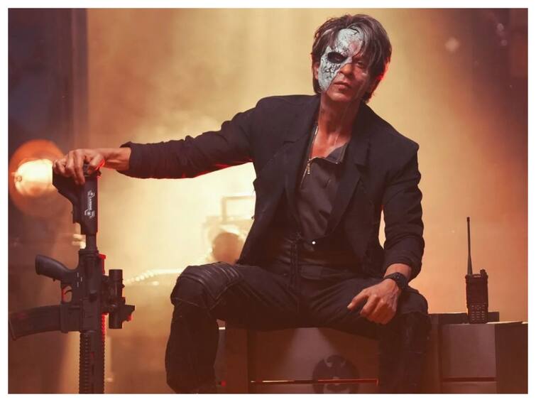 Jawan Movie Twitter Review  Shah Rukh Khan Vijay Sethupathi Starrer Gets Positive Response, Netizens Call It Blockbuster Jawan Twitter Review: Netizens Call Shah Rukh Khan Starrer A Blockbuster, Say 'Gadar 2 Record In Danger'