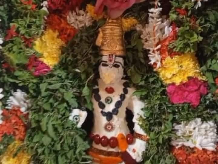 Karur karpaga vinayagar temple krishnar Special abhishekam TNN கரூர் கற்பக விநாயகர் ஆலய  கிருஷ்ணருக்கு  சிறப்பு அபிஷேகம் - திரளான பக்தர்கள் பங்கேற்பு