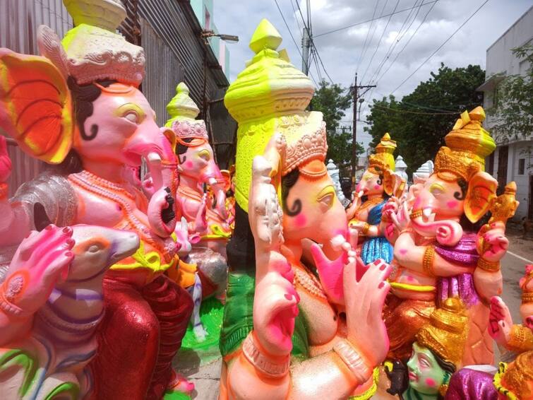 Vinayagar Chaturthi 2023  work of making idols on the occasion of Vinayagar Chaturthi is going on in Trichy district TNN திருச்சி மாவட்டத்தில் விநாயகர் சதுர்த்தியை முன்னிட்டு சிலைகள் தயாரிக்கும் பணிகள் தீவிரம்