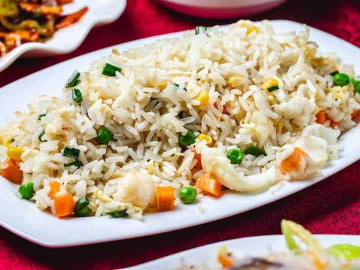 आपकी साबूदाना खिचड़ी परोसने के लिए तैयार है. इस नवरात्रि सीज़न में इस स्वादिष्ट रेसिपी को ज़रूर आज़माएं, इसे रेट करें और नीचे दिए गए बॉक्स में एक टिप्पणी छोड़ें.