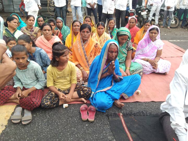 मनोज जरांगे यांच्या आंदोलनाला पाठिंबा आज बीड जिल्ह्यामध्ये ठिकठिकाणी रास्ता रोको सुरु आहे.