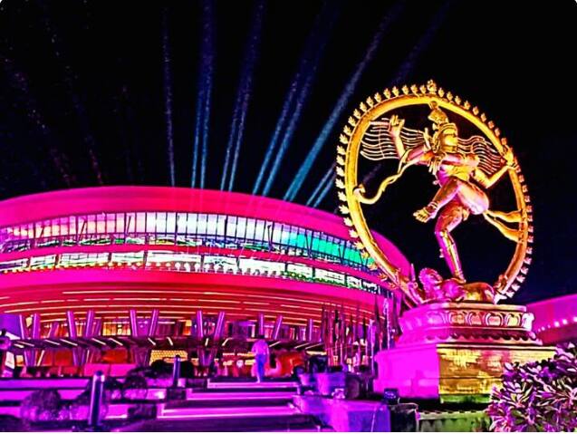 ਆਈਟੀਪੀਓ ਕਨਵੈਨਸ਼ਨ ਸੈਂਟਰ ਨੂੰ ਖਾਸ ਤਰੀਕੇ ਨਾਲ ਸਜਾਇਆ ਗਿਆ ਹੈ। ਭਾਰਤ ਮੰਡਪਮ 'ਚ ਨਟਰਾਜ ਦੀ ਮੂਰਤੀ ਸਥਾਪਿਤ ਕੀਤੀ ਗਈ ਹੈ, ਜਿਸ 'ਤੇ ਲੱਗੀਆਂ ਲਾਈਟਾਂ ਇਸ ਦੀ ਖੂਬਸੂਰਤੀ ਨੂੰ ਹੋਰ ਵਧਾ ਰਹੀਆਂ ਹਨ।