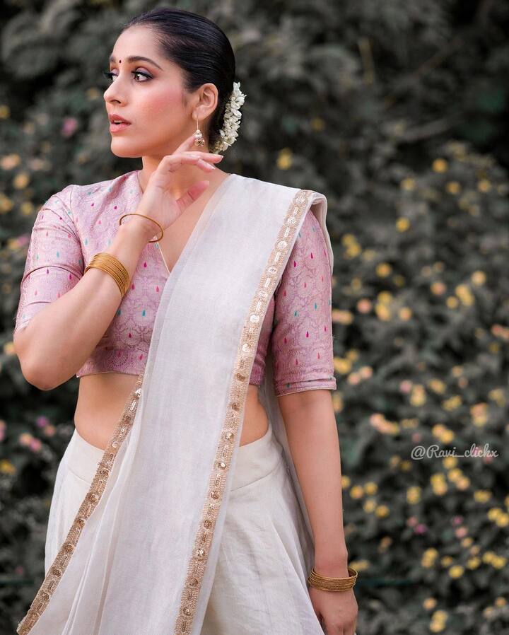 రష్మి గౌతమ్ లేటెస్ట్ ఫోటోలను ఇక్కడ చూడండి.