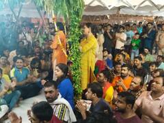 Krishna Janmashtami 2023:  काशी के मंदिरों में जन्माष्टमी की धूम, भगवान शिव के धाम में भी मना कृष्ण जन्मोत्सव, देखें तस्वीरें