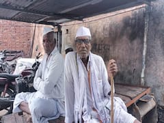 मनोज जरांगे आज काय निर्णय घेणार? पारावर बसलेले अंतरवाली गावातील गावकरी म्हणतात...