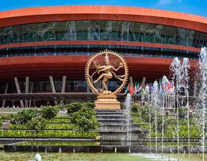G20 Summit India:  દેશની રાજધાની દિલ્હીને G-20 સમિટની યજમાની માટે શણગારવામાં આવી છે. ભારત મંડપમાં આવેલી નટરાજની પ્રતિમાથી લઈને શેરીઓમાં કરવામાં આવેલા ચિત્રોમાં દેશની સંસ્કૃતિની ઝલક જોવા મળે છે.