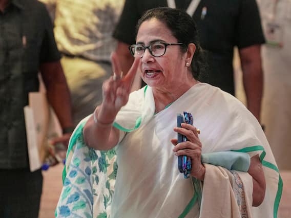 पश्चिम बंगाल में विधायकों की बल्ले-बल्ले, ममता बनर्जी ने किया सैलरी बढ़ाने का ऐलान, जानें अब कितना मिलेगा वेतन? पश्चिम बंगाल में विधायकों की बल्ले-बल्ले, ममता बनर्जी ने किया सैलरी बढ़ाने का ऐलान, जानें अब कितना मिलेगा वेतन?