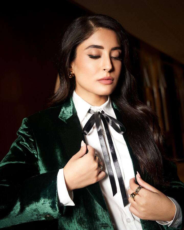 Bambai Meri Jaan also stars Kay Kay Menon, Avinash Tiwary, Kritika Kamra, and Nivedita Bhattacharya along with Amyra Dastur in pivotal roles.