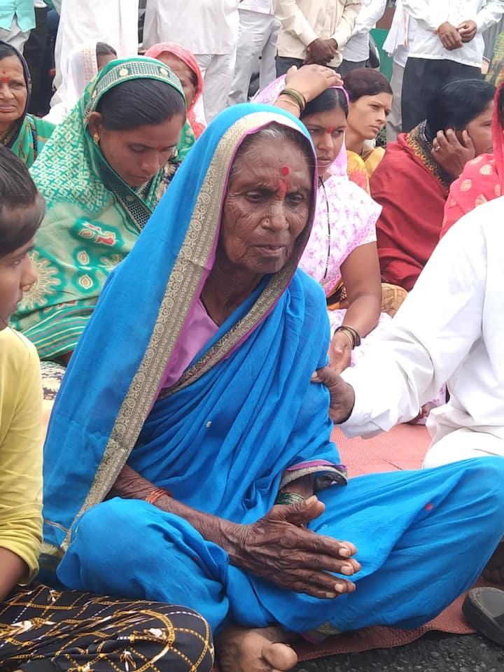 मनोज जरांगे यांच्या मातोरी या मूळ गावी त्यांच्या आई प्रभाबाई जरांगे यांनी सुद्धा चक्काजाम आंदोलनामध्ये सहभाग नोंदवला.