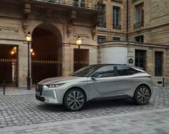 फ्रांस के राष्ट्रपति इमैनुएल मैक्रों को है कारों का बेहद शौक, दुनिया की सबसे महंगी कारों से भरा है गैराज, देखें तस्वीरें