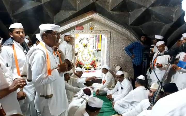 गोकुळ पूजा विश्वस्त ॲड विकास ढगे यांच्या हस्ते करण्यात आली.