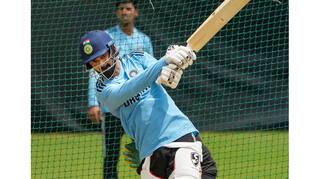 Asia Cup 2023: ਮੈਚ ਤੋਂ ਬਾਅਦ ਅਭਿਆਸ 'ਚ ਵੀ ਮੀਂਹ ਬਣਿਆ ਮੁਸਿਬਤ, ਭਾਰਤੀ ਖਿਡਾਰੀ ਇਨਡੋਰ 'ਚ ਤਿਆਰੀ ਕਰਦੇ ਆਏ ਨਜ਼ਰ