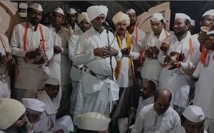 भाविकांनी जन्माष्टमी साठी मोठ्या प्रमाणामध्ये मंदिर परिसरामध्ये गर्दी केली होती.