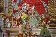 Pune Krushna Janmashtami : 250 पेक्षा जास्त पक्वान्नांचा नैवेद्य, 100 वेगवेगळे द्रव्य; इस्कॉन मंदिरात श्रीकृष्ण जन्माष्टमी उत्सव थाटात साजरा