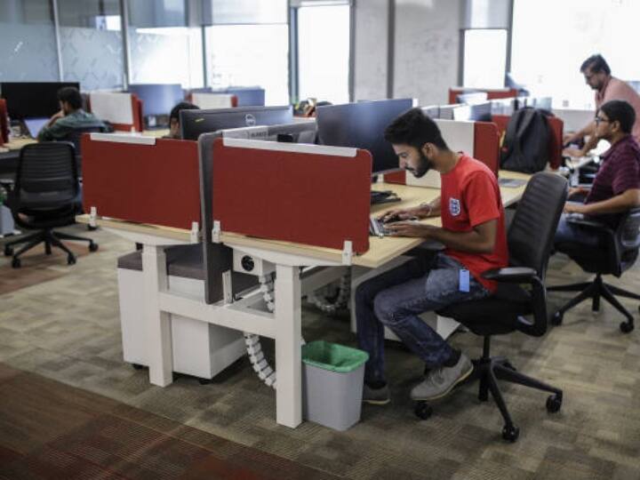 मंत्रालय के मुताबिक, गाइडलाइंस विक्रेताओं और एडवर्टाइजर्स सहित सभी लोगों और ऑनलाइन प्लेटफॉर्म्स पर लागू किए जाएंगे. मंत्रालय ने कहा कि वह ग्राहकों के हितों की रक्षा करने और एक निष्पक्ष तथा पारदर्शी बाजार को बढ़ावा देने के लिए प्रतिबद्ध है. प्रस्तावित गाइडलाइंस के जरिए इंडस्ट्री को और मजबूत किया जा सकेगा और कंज्यूमर्स के हितों की रक्षा कर सकेंगे.