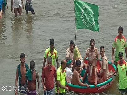 Trichy for the 5th time the farmers descended on Cauvery river and protested TNN எங்களது கோரிக்கை நிறைவேற்றும் வரை காத்திருப்பு போராட்டம் தொடரும் - அய்யாகண்ணு