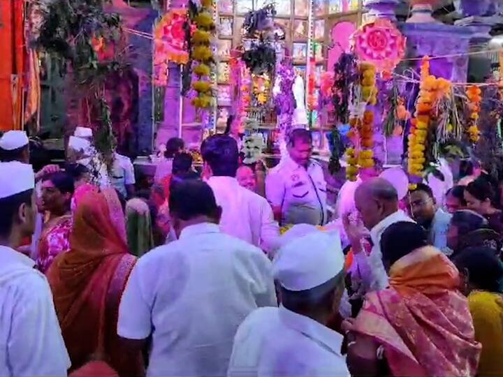 रात्री 12 वाजता ठिकठिकाणी कृष्णजन्माचा जल्लोष पाहायला मिळाला.