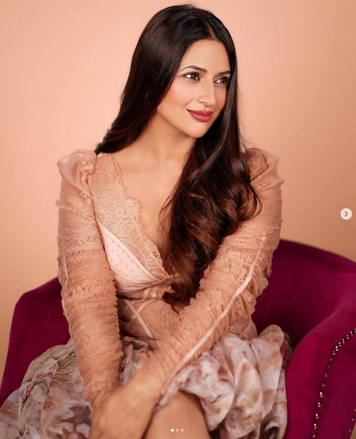 दिव्यांका ने आगे बताया कि मैं एक अलग ही जोन में थी. उस वक्त मं बुरी तरह से टूट चुकी थी.