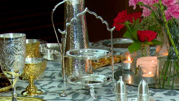 G20 Summit 2023 In Delhi: G-20 સમિટમાં ભાગ લેનારા મહેમાનો માટે ખાસ વ્યવસ્થા કરવામાં આવી છે. ભારતના સાંસ્કૃતિક વારસાને પ્રતિબિંબિત કરતા સોના અને ચાંદીના કોટેડ વાસણોમાં મહેમાનોને ભોજન પીરસવામાં આવશે. જયપુર સ્થિત મેટલવેર ફર્મ IRIS ઇન્ડિયાના CEO રાજીવ પાબુવાલે આ માહિતી આપી છે. આઈઆરઆઈએસ ઈન્ડિયાના સીઈઓએ આ વાસણોની વિશેષતા સમજાવી છે.