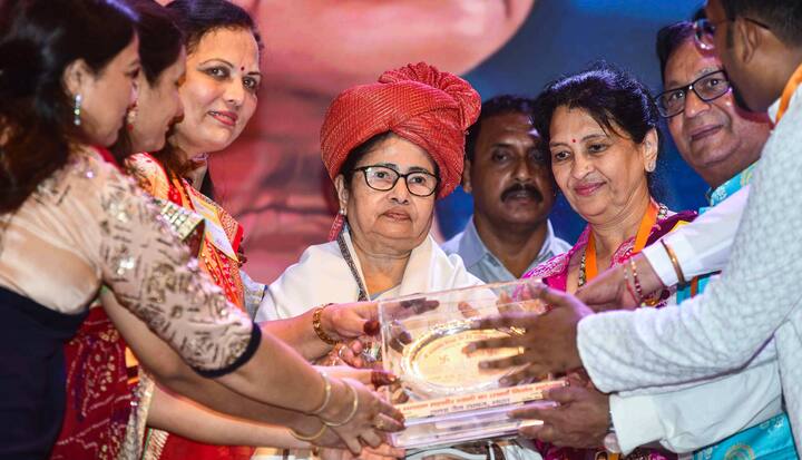 মহাবীর জৈনের ২ হাজার ৫৫০ তম নির্বাণ দিবস উপলক্ষে আয়োজিত অনুষ্ঠানে আমন্ত্রিত ছিলেন মুখ্যমন্ত্রী।