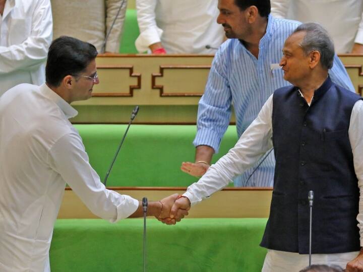 Ashok Gehlot Wishes Happy Birthday to Sachin Pilot Says Congress Family Member  Sachin Pilot Birthday: सचिन पायलट के जन्मदिन पर CM गहलोत ने दी बधाई, लिखा- 'कांग्रेस परिवार के साथी...'