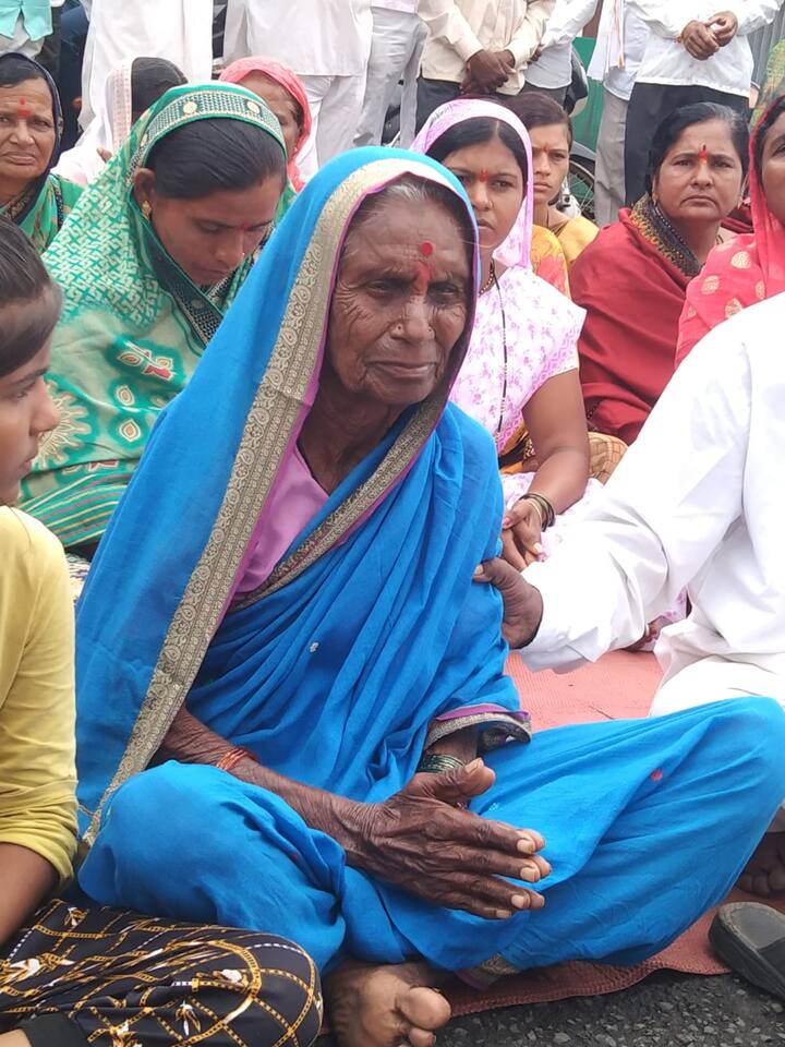 माझ्या बाळाला न्याय द्या, मराठा समाजाला आरक्षण द्या, अशी विनंती प्रभाबाई जरांगे यांनी केली.