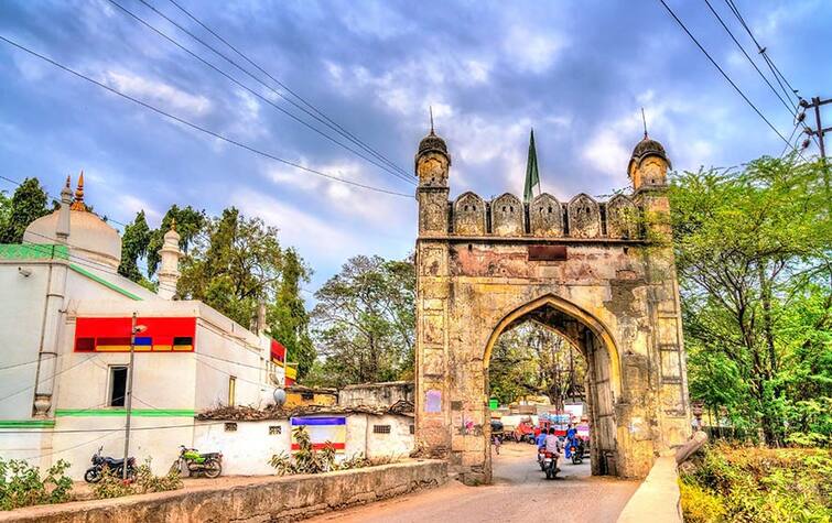 indian city entry cross 52 doors history is 500 years old know aurangabad interesting facts city of doors Indian City : भारतातील 'दारांचं शहर'... शहरात प्रवेशासाठी 52 दरवाजे, 500 वर्ष जुना इतिहास; वाचा रंजक माहिती