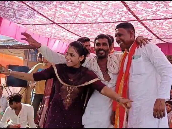 BJP Parivartan Sankalp Yatra in Bharatpur obscene dance by female dancers to mobilize crowd Rajasthan Elections 2023 ANN Bharatpur: BJP की परिवर्तन संकल्प यात्रा में भीड़ जुटाने के लिए बुलाई गई महिला डांसर, कार्यकर्ताओं ने कराया अश्लील डांस