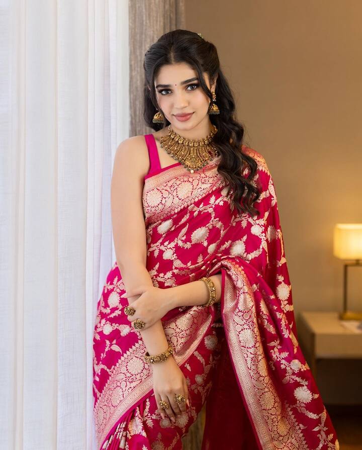 కృతి శెట్టి లేటెస్ట్ ఫోటోలను ఇక్కడ చూడండి.