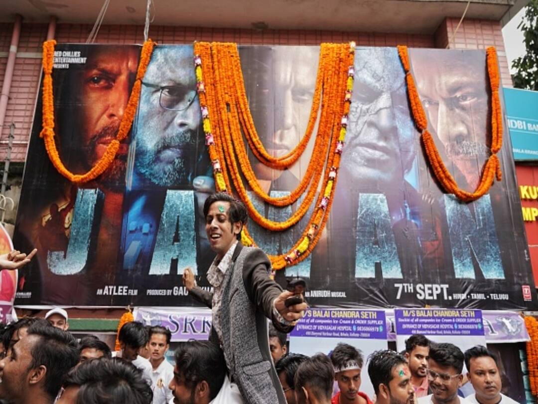 'Time To Declare SRK A Natural Resource': Anand Mahindra Tweets After Jawan's Blockbuster Opening SRK Natural Resource Anand Mahindra Tweets After Jawan Blockbuster Opening 'Time To Declare SRK A Natural Resource': Anand Mahindra Tweets After Jawan's Blockbuster Opening