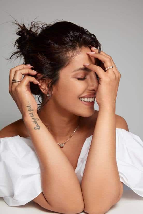 पिछले कुछ दिनों से एक्ट्रेस अपनी जेठ-जेठानी के तलाक को लेकर भी चर्चा में है. जिसपर अब सोफी टर्नर ने खुद ही मोहर भी लगा दी है.