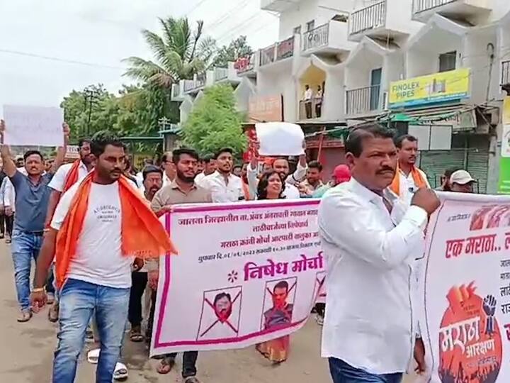 यावेळी आंदोलकांनी आटपाडीत आमदार-खासदारांना श्रद्धांजली वाहिली.