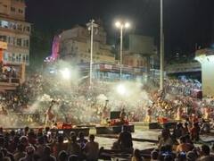 Ganga Aarti: 45 दिनों बाद भक्तिमय हुई भगवान शिव की नगरी, दशाश्वमेध घाट पर दोबारा गंगा आरती शुरू, देखें तस्वीरें