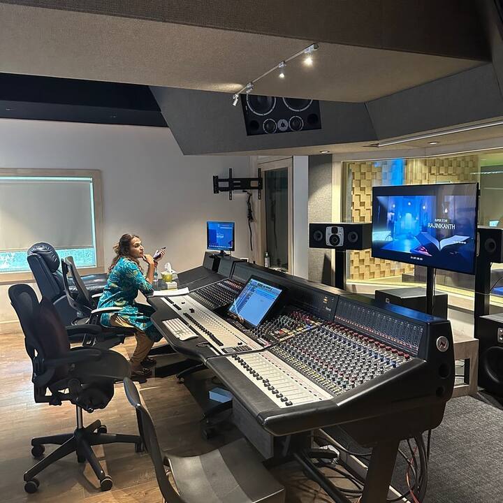 சமீபத்தில் படப்பிடிப்பு மொத்தமாக நிறைவடைந்தது. இதனை அப்படக்குழு கேக் வெட்டி கொண்டாடியது.